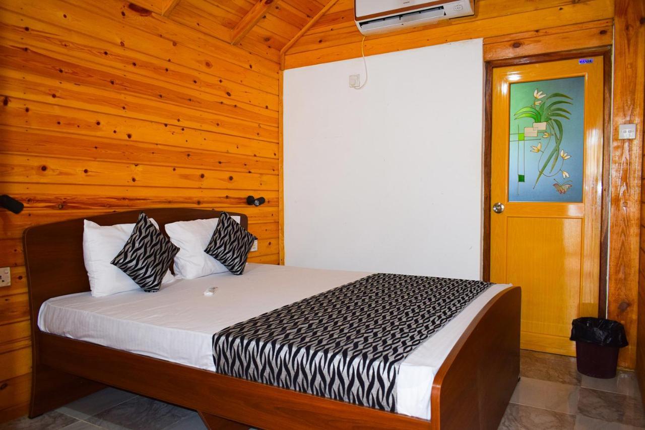 White Moon Beach Resort Тринкомали Экстерьер фото