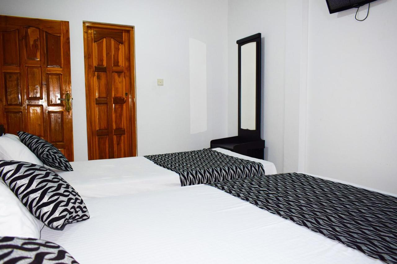 White Moon Beach Resort Тринкомали Экстерьер фото