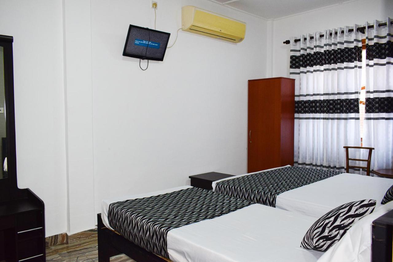 White Moon Beach Resort Тринкомали Экстерьер фото